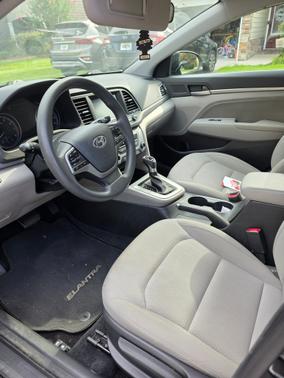 Black 2017 Hyundai ELANTRA SE