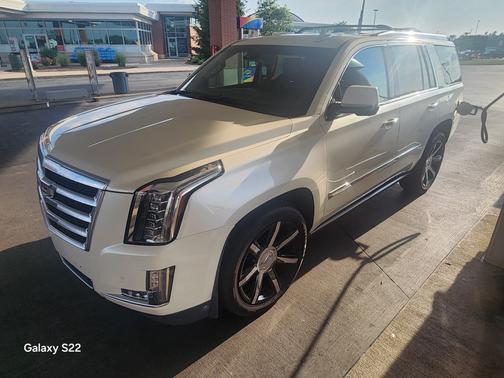 White 2015 Cadillac Escalade Premium