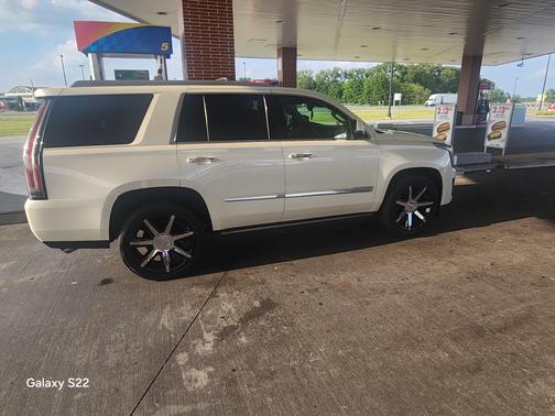 White 2015 Cadillac Escalade Premium