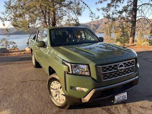 Green 2022 Nissan Frontier SV