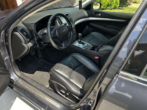 2012 INFINITI G25x Base
