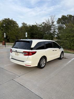 White 2019 Honda Odyssey EX-L