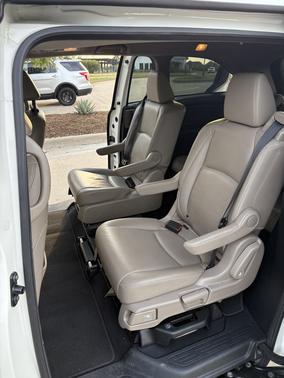 White 2019 Honda Odyssey EX-L