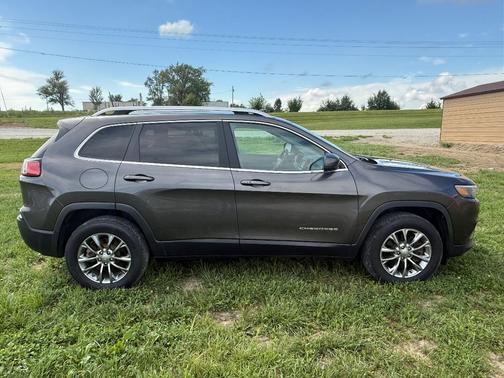 Gray 2019 Jeep Cherokee Latitude Plus