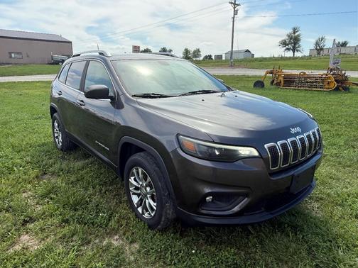 Gray 2019 Jeep Cherokee Latitude Plus
