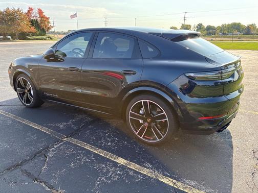 Blue 2022 Porsche Cayenne Cayenne Turbo