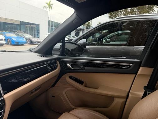 Black 2019 Porsche Macan Macan