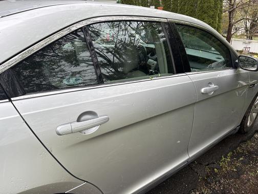 Silver 2010 Ford Taurus SE