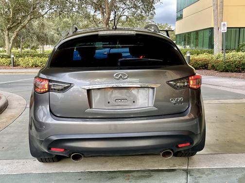 2017 INFINITI QX70 Base
