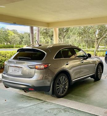 2017 INFINITI QX70 Base