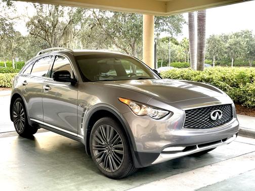 2017 INFINITI QX70 Base