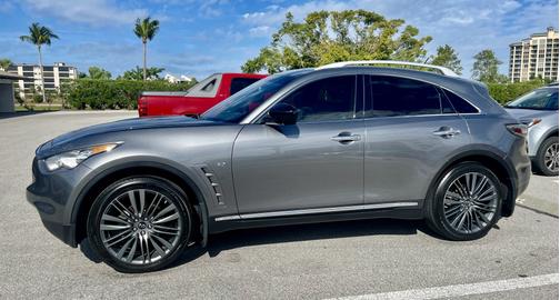 2017 INFINITI QX70 Base