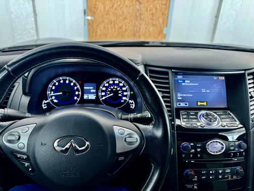 2017 INFINITI QX70 Base