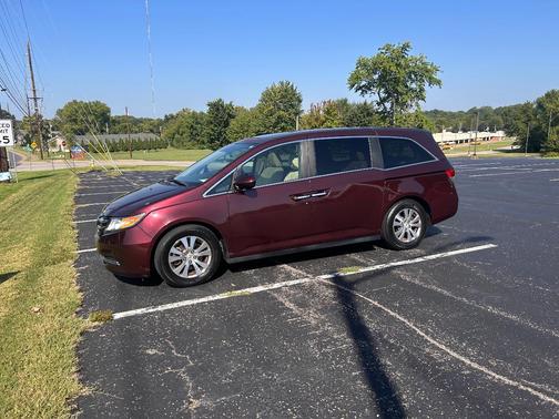 Red 2014 Honda Odyssey EX-L
