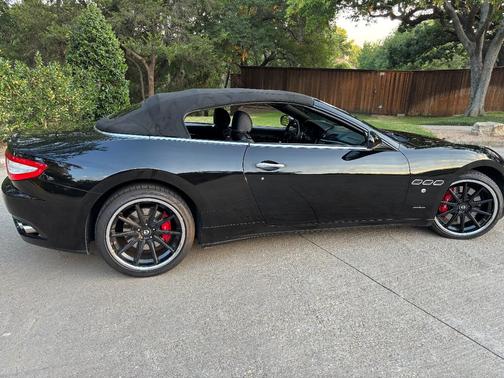 Black 2011 Maserati GranTurismo Base