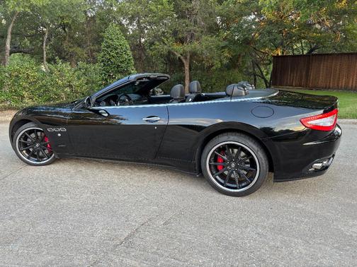 Black 2011 Maserati GranTurismo Base