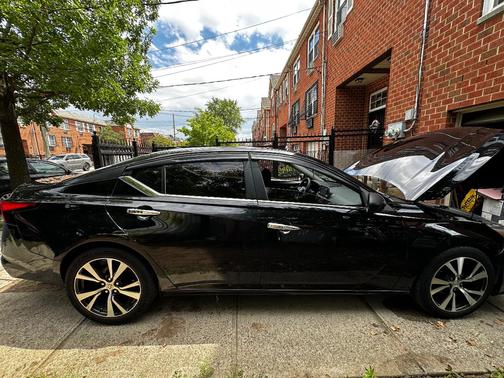 Black 2019 Nissan Altima 2.5 S