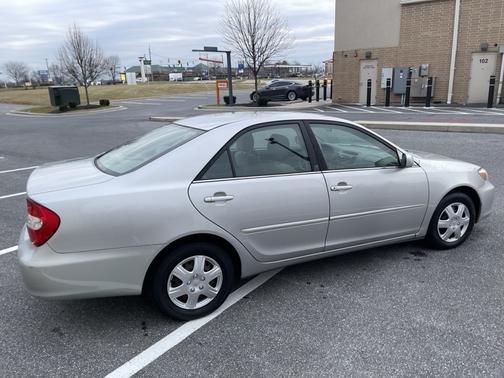 2004 Toyota Camry LE