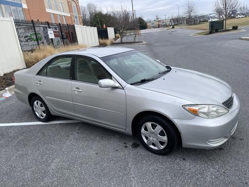 2004 Toyota Camry LE