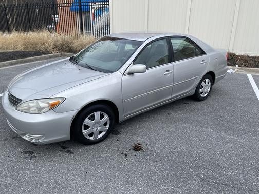 2004 Toyota Camry LE