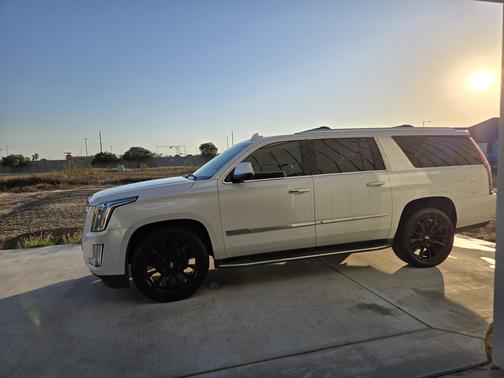 2016 Cadillac Escalade ESV Luxury