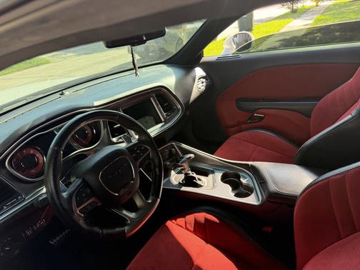 White 2016 Dodge Challenger SRT Hellcat