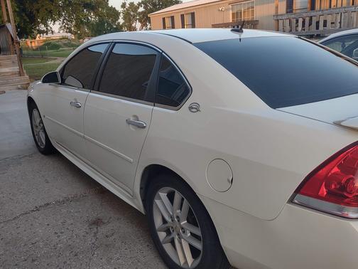 Photo 3 of 9 of 2009 Chevrolet Impala LTZ