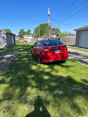 Red 2013 Ford Fiesta SE