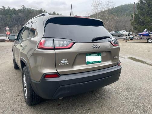 Beige 2021 Jeep Cherokee Latitude Plus