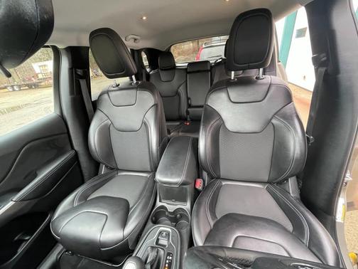 Beige 2021 Jeep Cherokee Latitude Plus