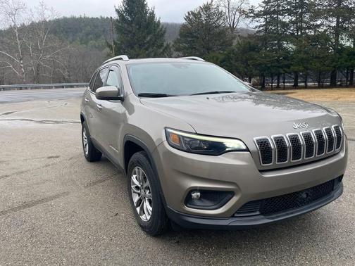Beige 2021 Jeep Cherokee Latitude Plus