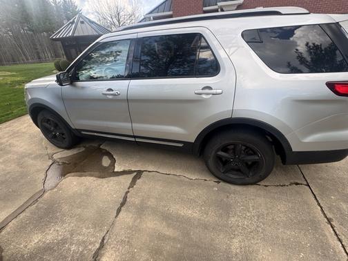 Silver 2016 Ford Explorer XLT