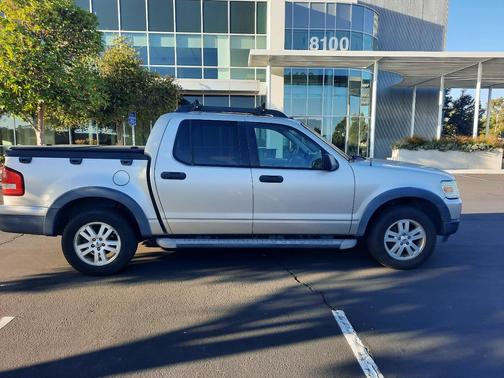 Silver 2007 Ford Explorer Sport Trac XLT
