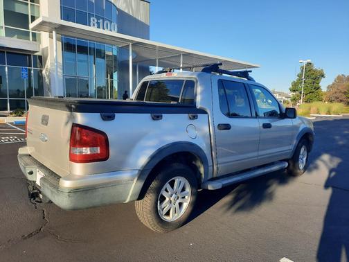 Silver 2007 Ford Explorer Sport Trac XLT