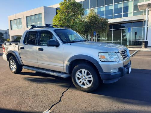 Silver 2007 Ford Explorer Sport Trac XLT
