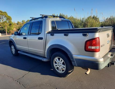 Silver 2007 Ford Explorer Sport Trac XLT