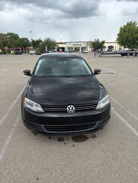 Black 2014 Volkswagen Jetta Auto SE