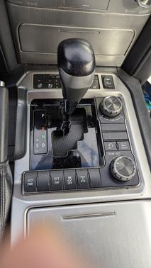 2016 Toyota Land Cruiser Base