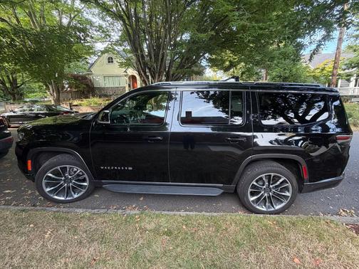 Black 2022 Jeep Wagoneer Series II