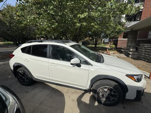 White 2019 Subaru Crosstrek 2.0i Premium