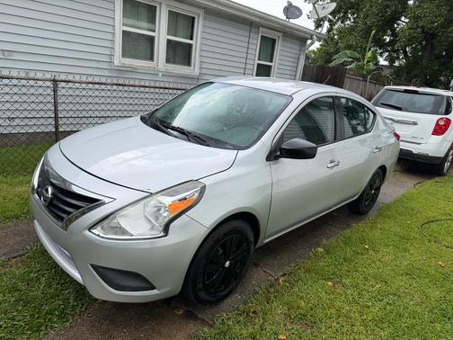 Gray 2016 Nissan Versa 1.6 SV