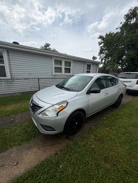 Gray 2016 Nissan Versa 1.6 SV