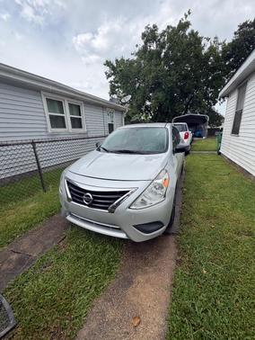 Gray 2016 Nissan Versa 1.6 SV
