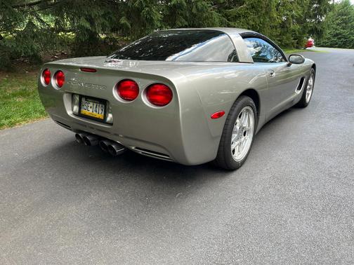 Beige 1999 Chevrolet Corvette Base