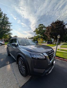 Gray 2023 Nissan Pathfinder SL