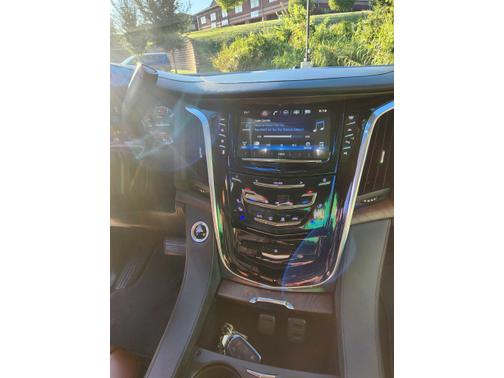 Photo 5 of 25 of 2017 Cadillac Escalade ESV Luxury