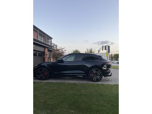 2023 Aston Martin DBX 707