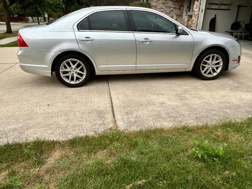 Silver 2011 Ford Fusion SEL