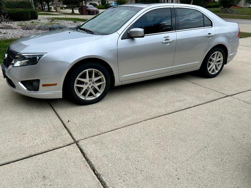 Silver 2011 Ford Fusion SEL