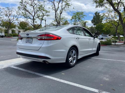 White 2018 Ford Fusion SE